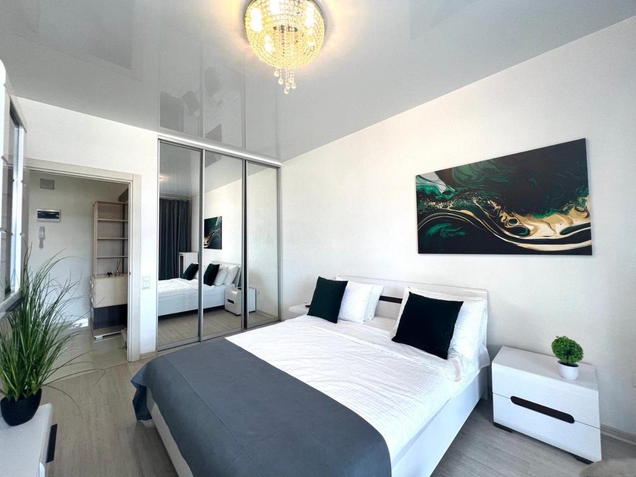 Vip Avalon Apartment Lviv